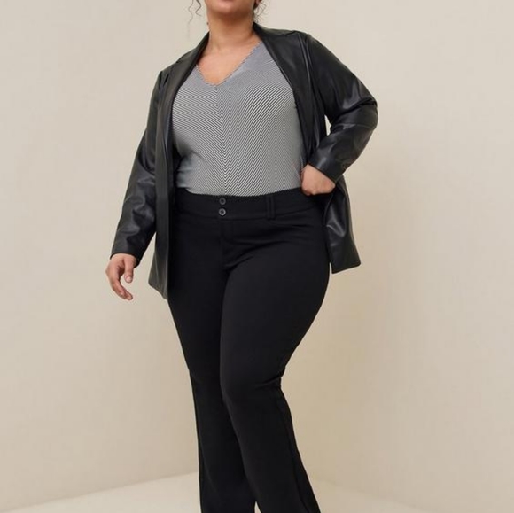 Torrid Plus Size 2 - Studio Crepe V-neck Puff Sleeve Top - Black & White Stripes - Picture 9 of 10